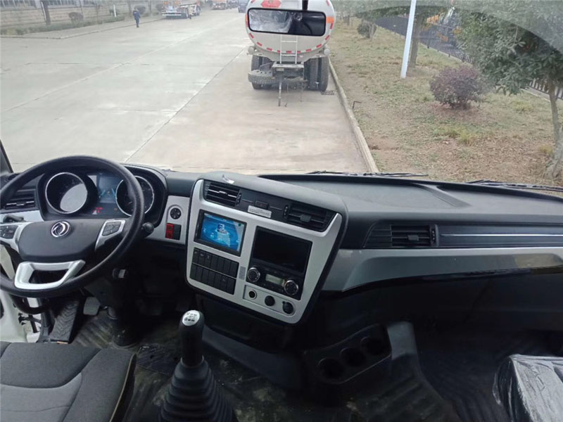 國六東風(fēng)天龍前四后八29.7方350馬力鋁合金運(yùn)油車20噸不超載