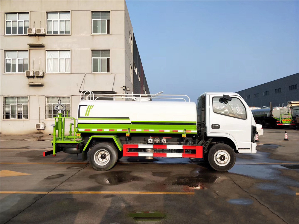 國(guó)六5立方東風(fēng)D6 灑水車