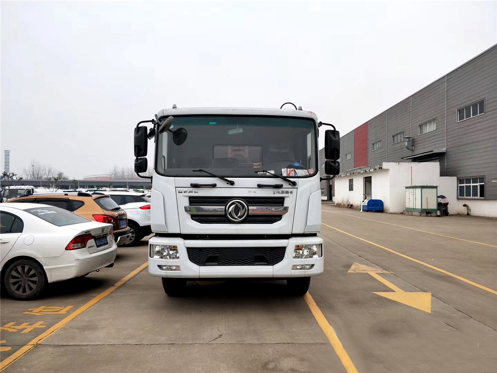 國(guó)六12立方東風(fēng)D9 壓縮垃圾車(chē)