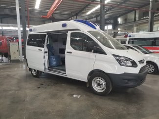 為保障用戶盡早用車，夜間依然加班生產(chǎn)福特全順救護(hù)車