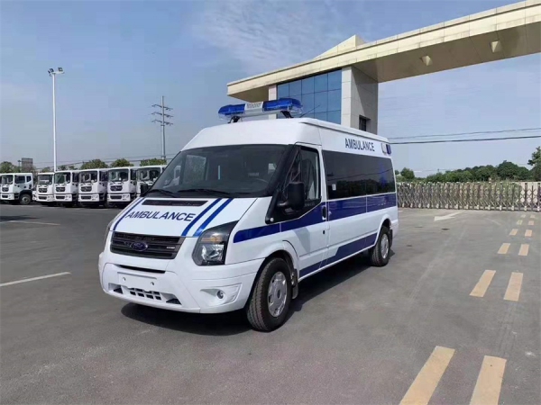 國(guó)六福特V348長(zhǎng)軸中頂救護(hù)車