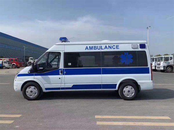 國(guó)六福特V348長(zhǎng)軸中頂救護(hù)車