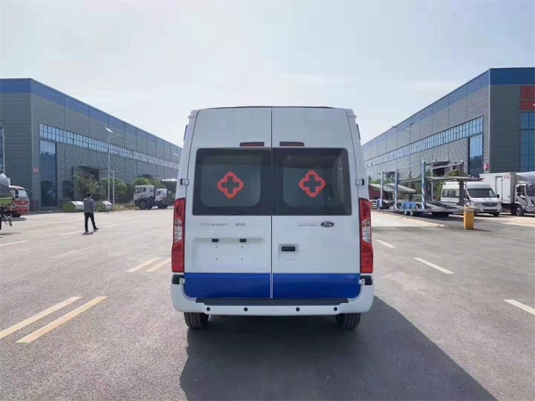 國(guó)六福特V348長(zhǎng)軸中頂救護(hù)車