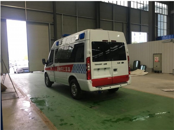 國六福特V348短軸中頂救護車