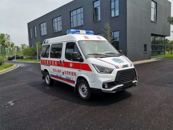 江鈴特順短軸中頂監(jiān)護型救護車