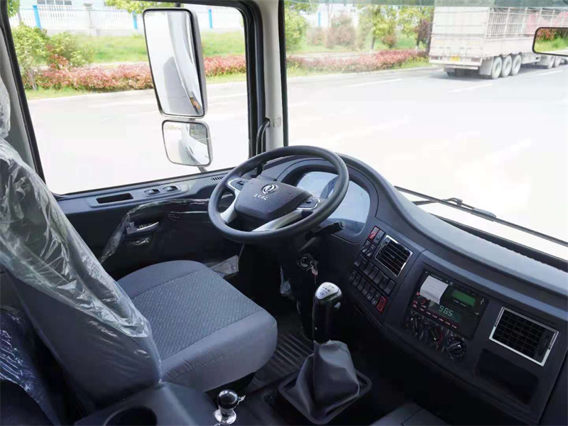 國六 東風多利卡6.8米冷藏車