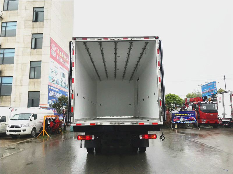 國六 福田奧鈴大黃蜂6.8米冷藏車