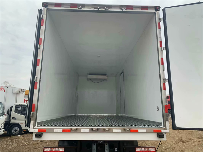 東風(fēng)多利卡D9冷藏車