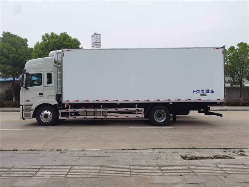 江淮格爾發A5x高頂雙臥冷藏車