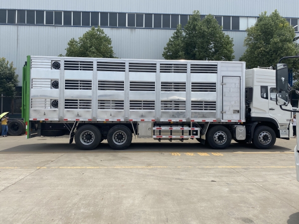 東風(fēng)天龍9.6米全鋁合金豬苗運輸車